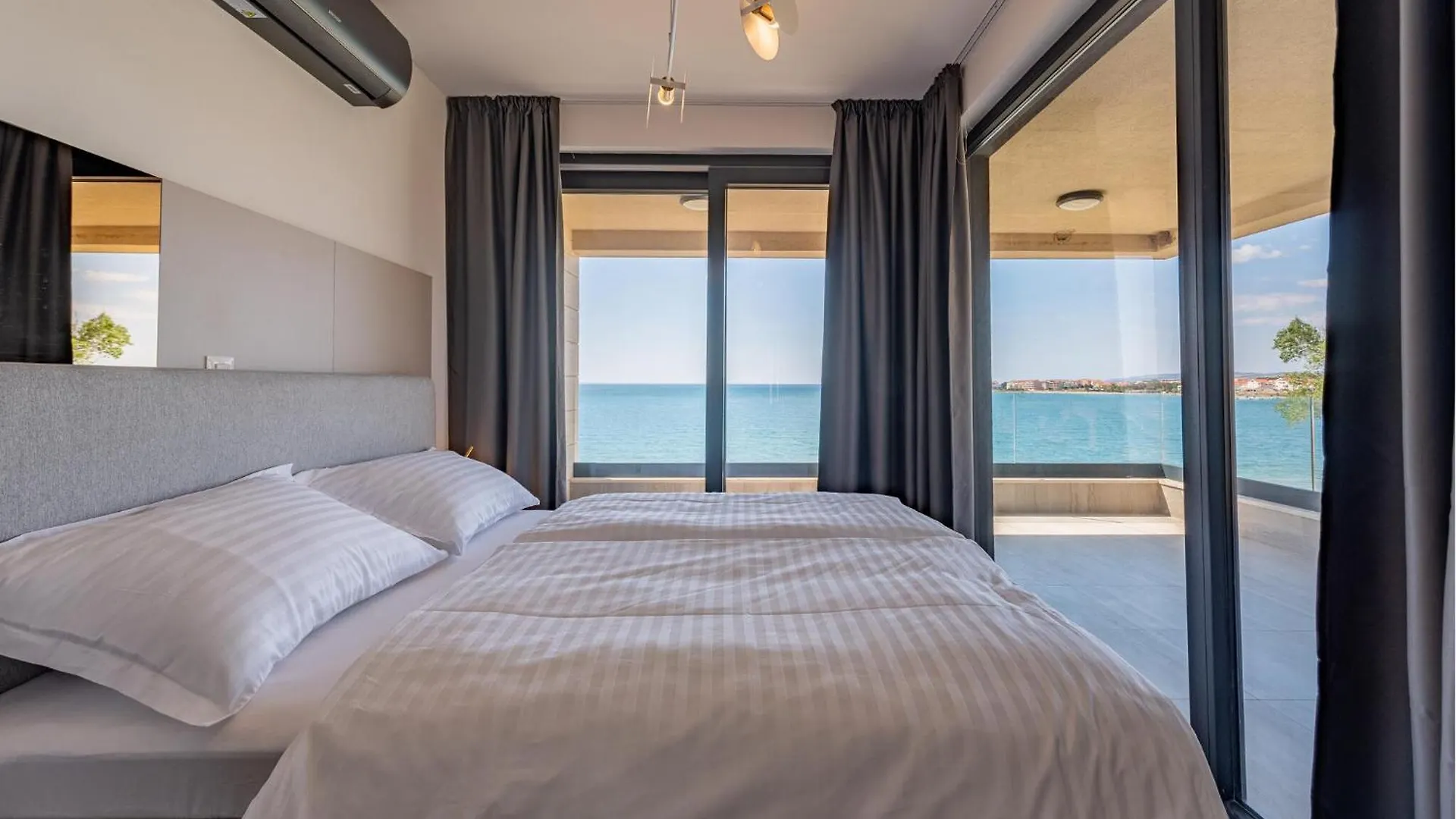 Amazing Apartment In Povljana With House Sea View