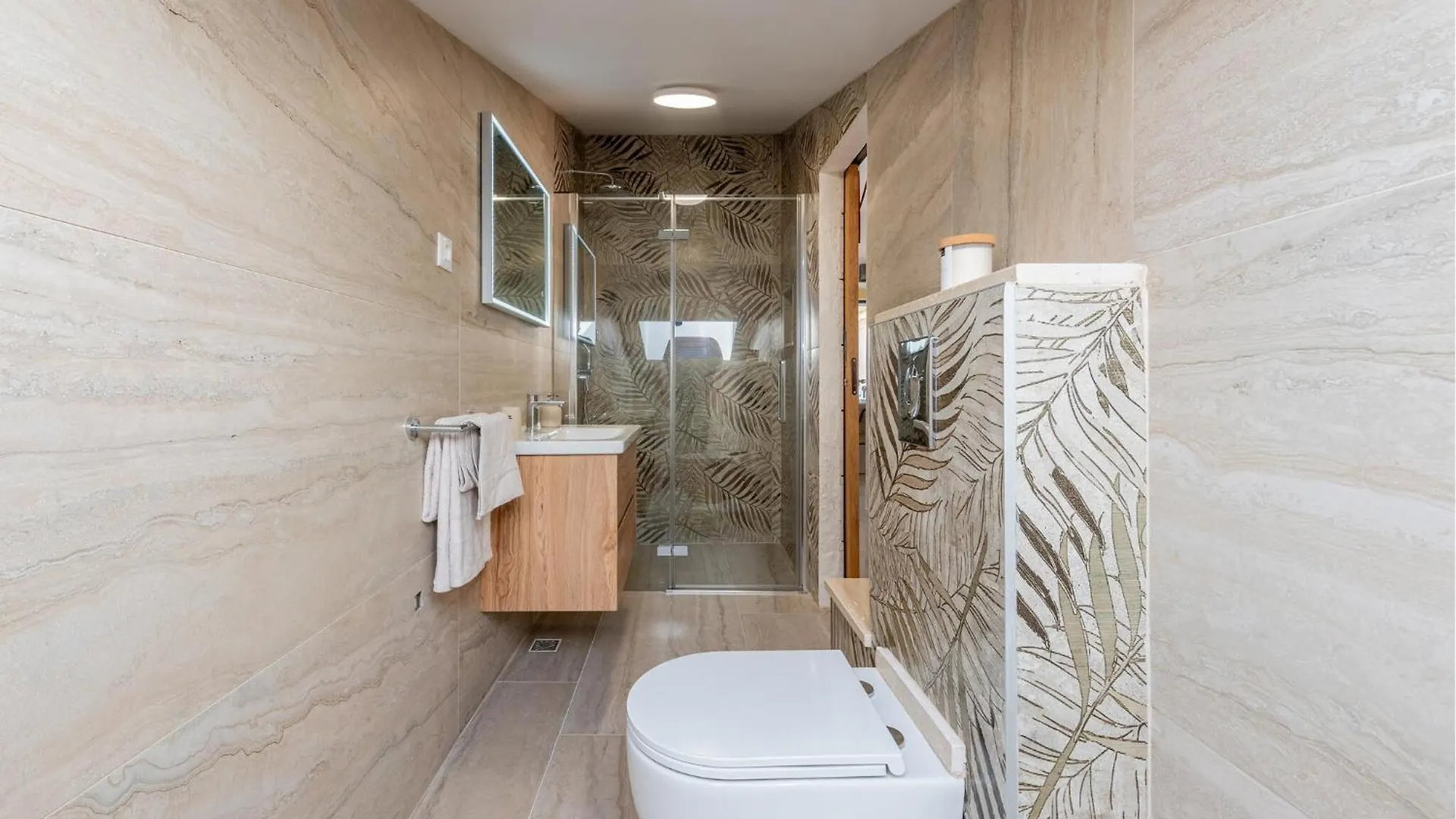 Amazing Apartment In Povljana With House Sea View